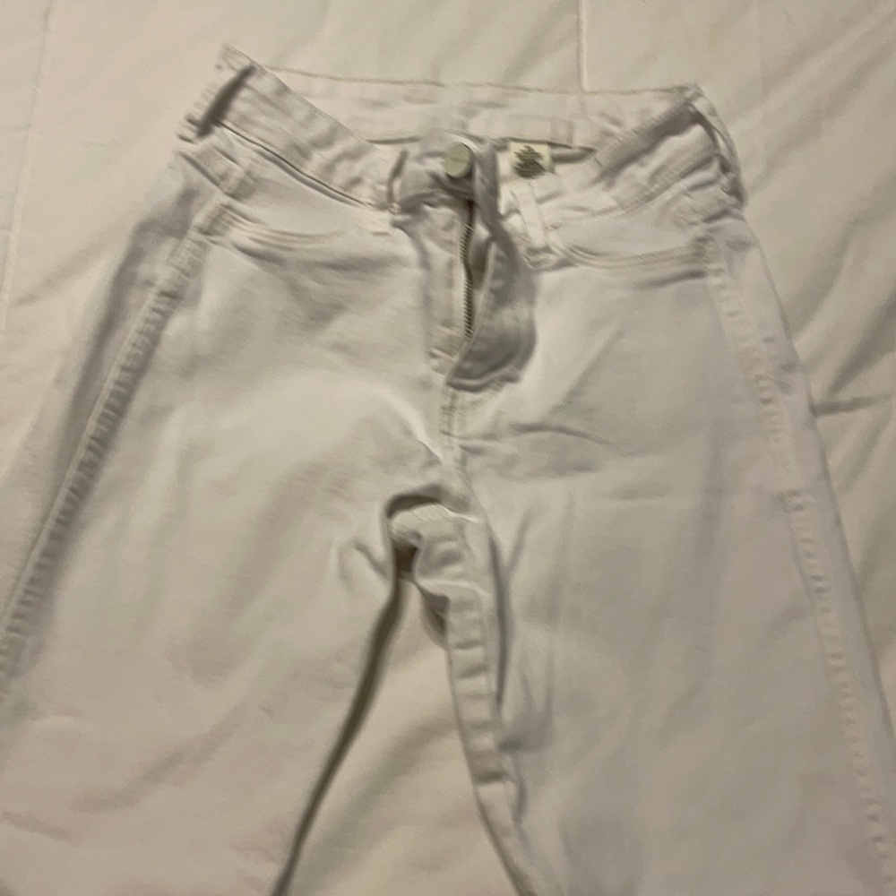 White skinny jeans size 26 regular waist.